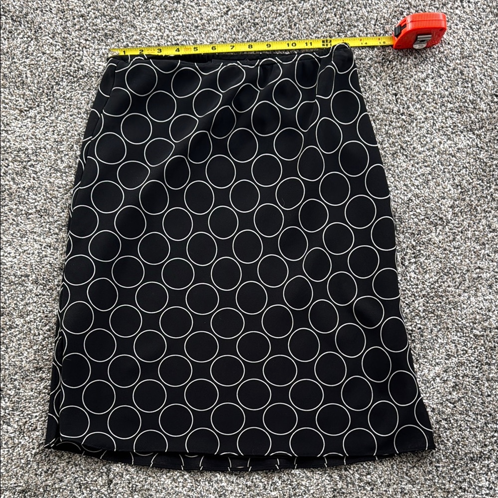 Black Circle Pattern Skirt size small